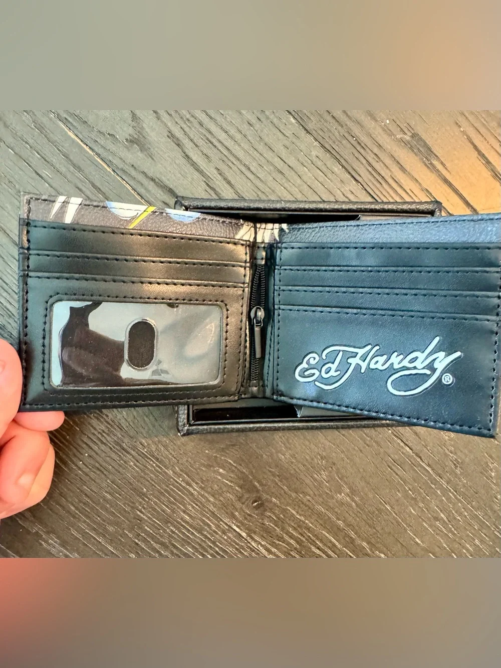 Ed Hardy Men’s Bifold “Screaming Eagle” Black Wallet & Valet Tray Set.